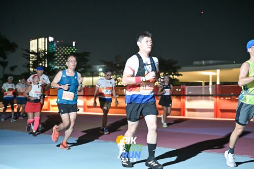 Race photo from PIK NITE RUN 2025