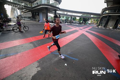 Race photo from Nu Skin Run 10K