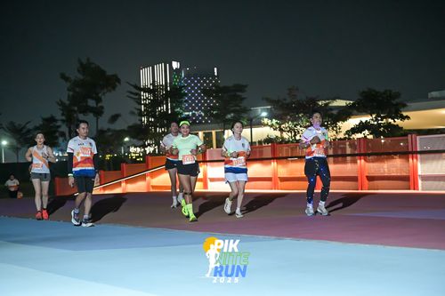 Race photo from PIK NITE RUN 2025
