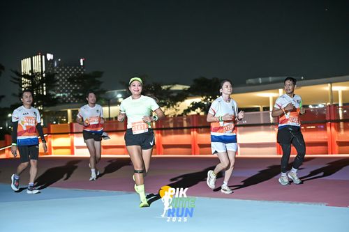 Race photo from PIK NITE RUN 2025