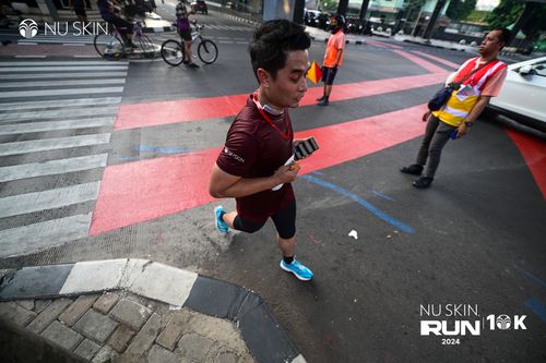 Race photo from Nu Skin Run 10K