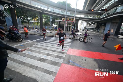 Race photo from Nu Skin Run 10K