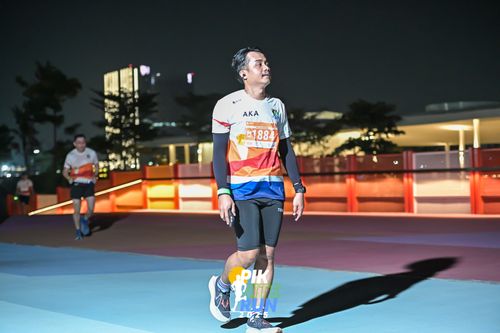 Race photo from PIK NITE RUN 2025