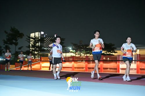 Race photo from PIK NITE RUN 2025