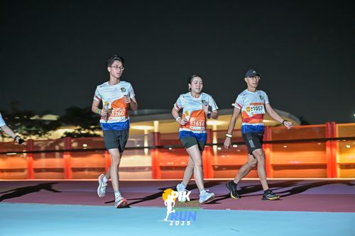 Race photo from PIK NITE RUN 2025