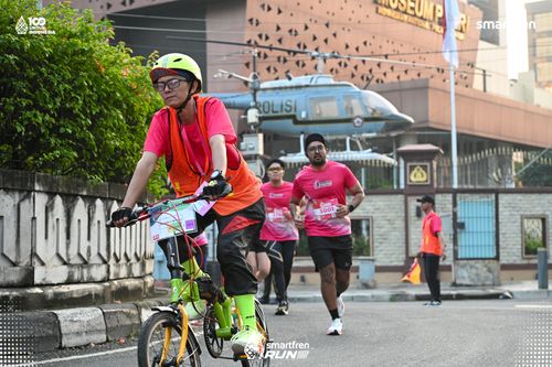 Race photo from Smartfren Run 2025 