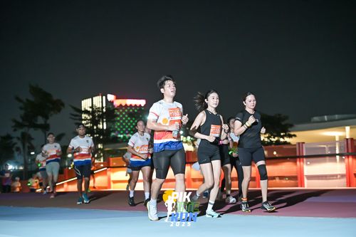 Race photo from PIK NITE RUN 2025