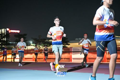 Race photo from PIK NITE RUN 2025