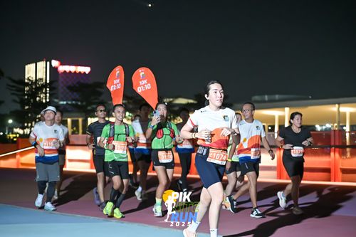 Race photo from PIK NITE RUN 2025
