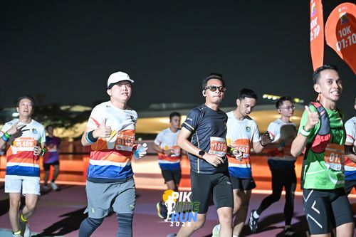 Race photo from PIK NITE RUN 2025