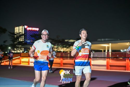 Race photo from PIK NITE RUN 2025