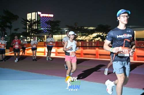 Race photo from PIK NITE RUN 2025