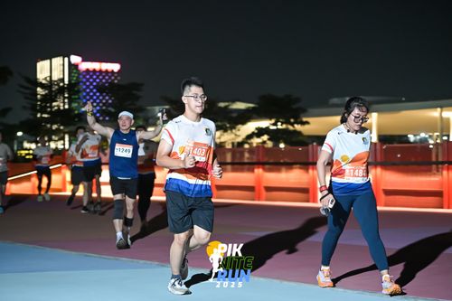 Race photo from PIK NITE RUN 2025