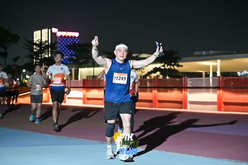 Race photo from PIK NITE RUN 2025