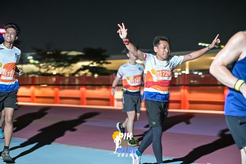 Race photo from PIK NITE RUN 2025