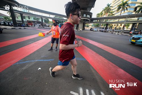 Race photo from Nu Skin Run 10K