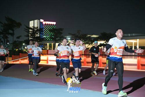 Race photo from PIK NITE RUN 2025