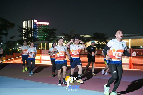 Race photo from PIK NITE RUN 2025