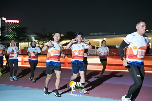 Race photo from PIK NITE RUN 2025
