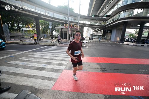 Race photo from Nu Skin Run 10K