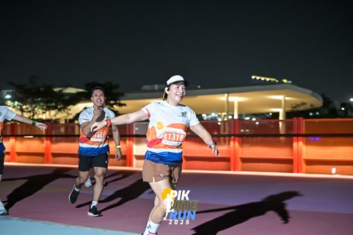 Race photo from PIK NITE RUN 2025