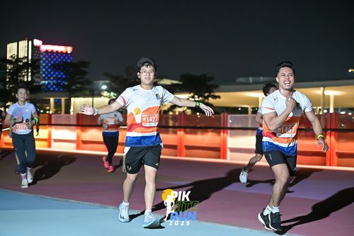 Race photo from PIK NITE RUN 2025