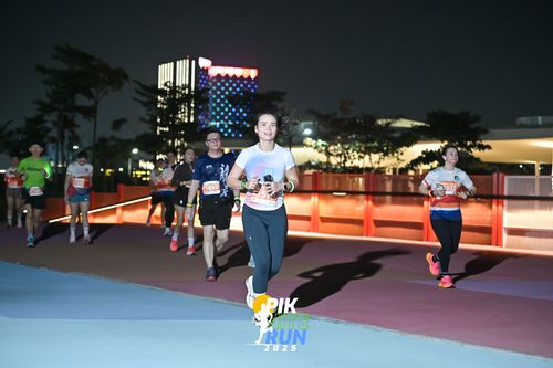 Race photo from PIK NITE RUN 2025