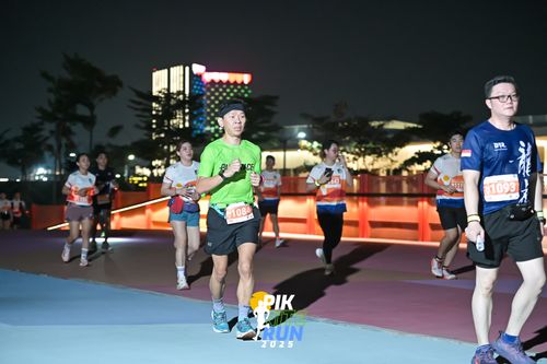 Race photo from PIK NITE RUN 2025