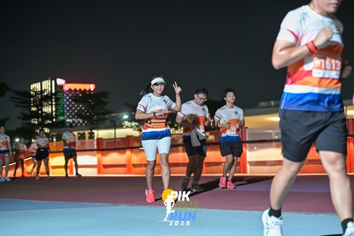 Race photo from PIK NITE RUN 2025