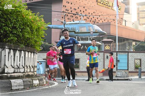 Race photo from Smartfren Run 2025 