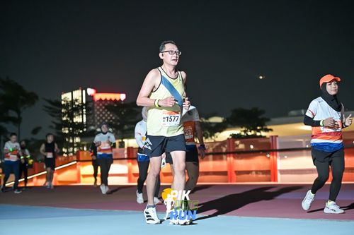 Race photo from PIK NITE RUN 2025