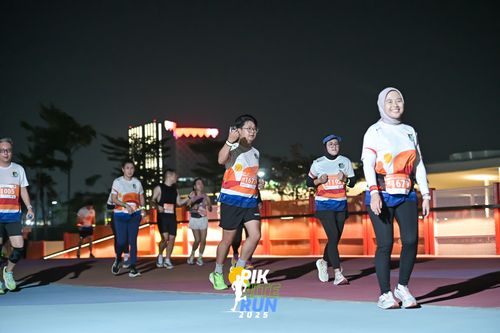 Race photo from PIK NITE RUN 2025