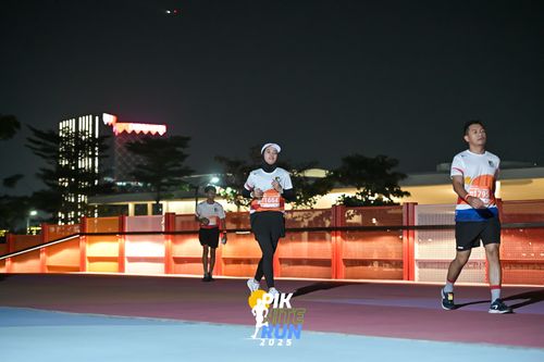 Race photo from PIK NITE RUN 2025