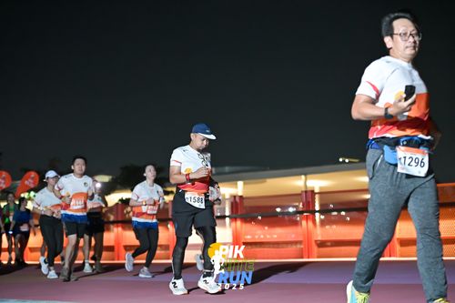 Race photo from PIK NITE RUN 2025