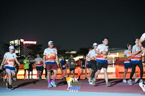 Race photo from PIK NITE RUN 2025