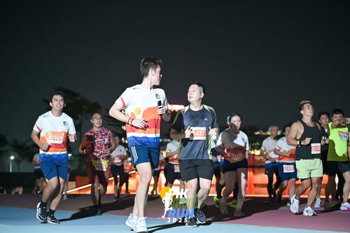 Race photo from PIK NITE RUN 2025