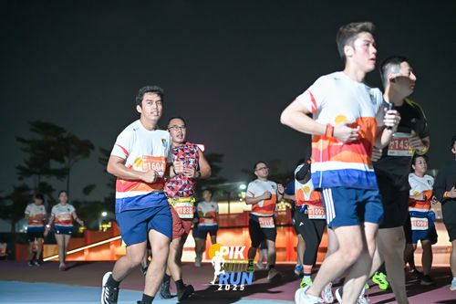 Race photo from PIK NITE RUN 2025