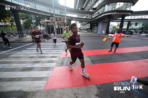 Race photo from Nu Skin Run 10K