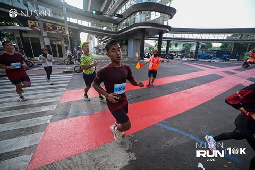Race photo from Nu Skin Run 10K