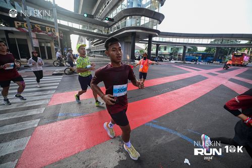 Race photo from Nu Skin Run 10K