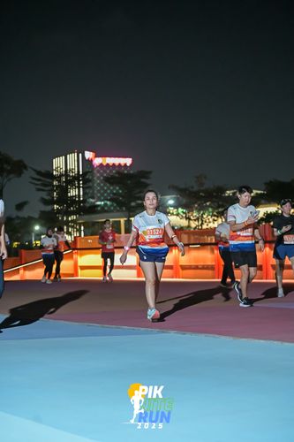 Race photo from PIK NITE RUN 2025