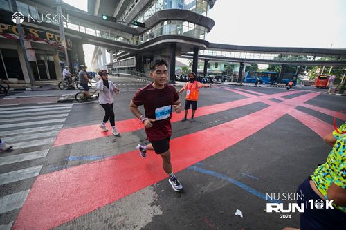 Race photo from Nu Skin Run 10K