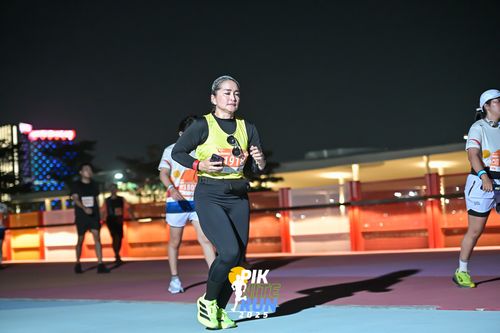 Race photo from PIK NITE RUN 2025