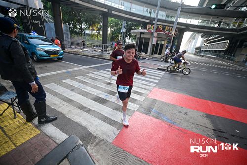 Race photo from Nu Skin Run 10K
