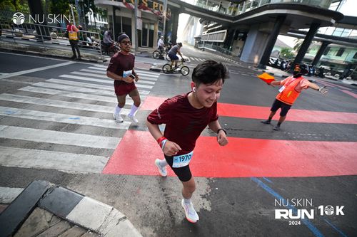 Race photo from Nu Skin Run 10K