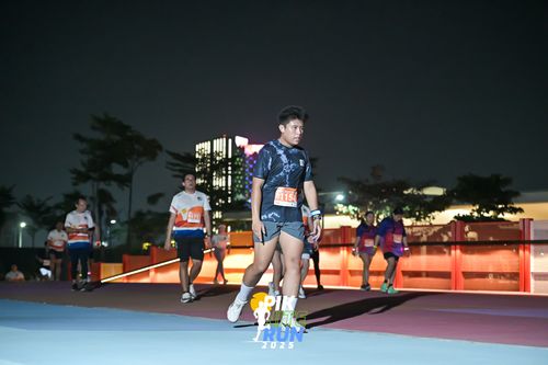 Race photo from PIK NITE RUN 2025