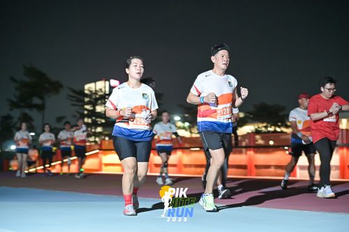 Race photo from PIK NITE RUN 2025