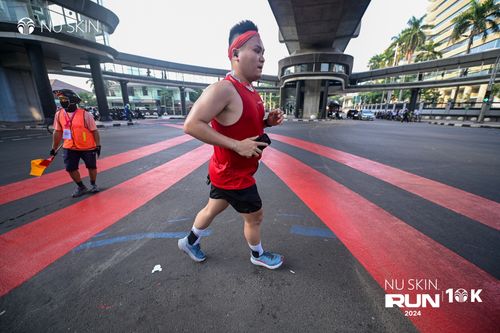 Race photo from Nu Skin Run 10K