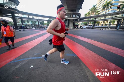 Race photo from Nu Skin Run 10K