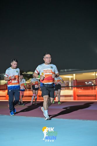 Race photo from PIK NITE RUN 2025